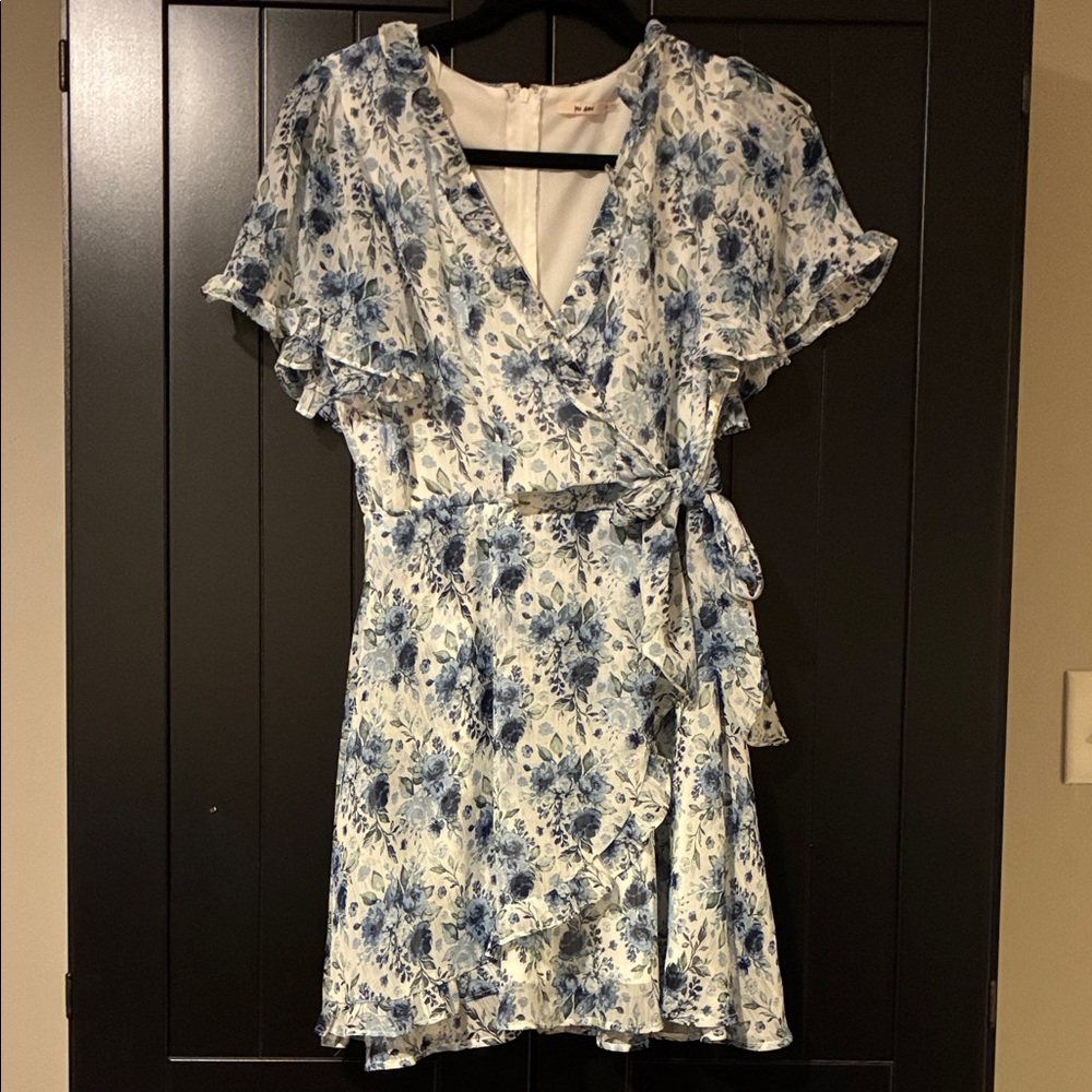 Mi ami Blue and White Floral Mini Dress